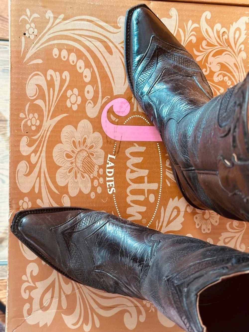 EXCELLENT CONDITION Classic Black Western Ladies Leather Cowboy Boots - Picture 2 of 7